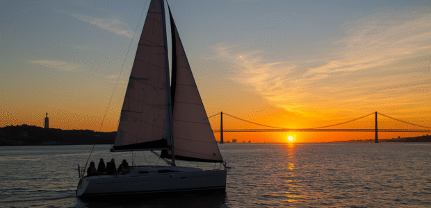 2 Hour Lisbon Sunset and Wine Sailing Tour